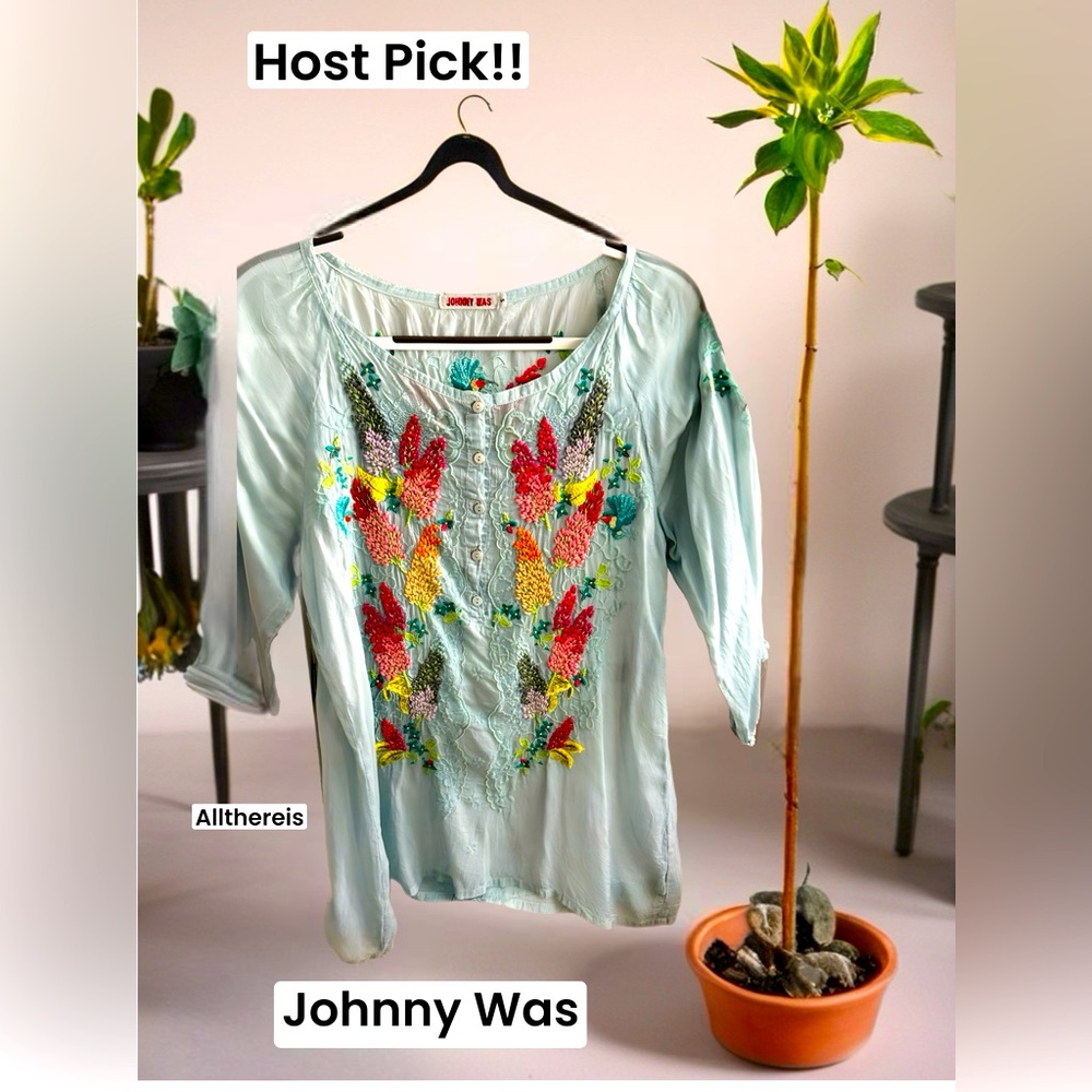 HP🎉Johnny Was Top with embroidered flowers